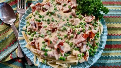 Fettuccine Cremoso com Presunto e Ervilhas
