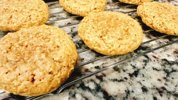 Biscoitos de Aveia com Manteiga de Amendoim e Proteína
