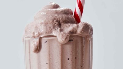 9 Receitas de Bebidas Imitação que Farão Você Evitar o Drive-Thru