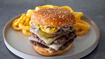 Burger Arco-Íris Gigante e Delicioso