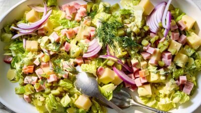 Salada Picada com Molho de Pepino em Conserva