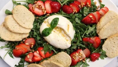 Salada de Burrata com Morangos