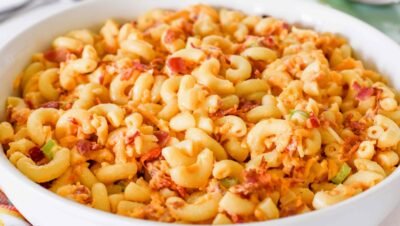 Salada de Macarrão com Queijo Pimento