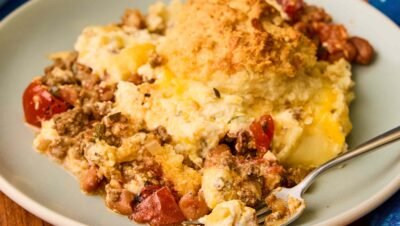 The translation of "Cattle Drive Casserole" to natural Brazilian Portuguese would be "Casserola de Gado".