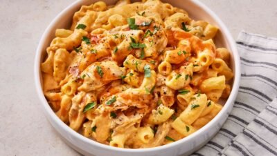 12 Receitas de Massa com Frango Assado para Jantares Rápidos e Deliciosos durante a Semana