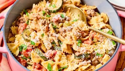 Macarrão Cremoso de Carne e Abobrinha em Uma Só Panela